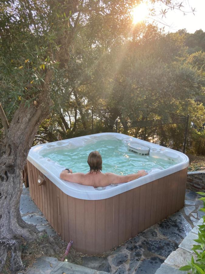 アヴィス Montes De Charme Bed & Breakfast エクステリア 写真