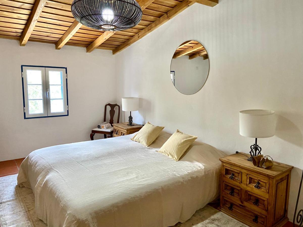 アヴィス Montes De Charme Bed & Breakfast エクステリア 写真