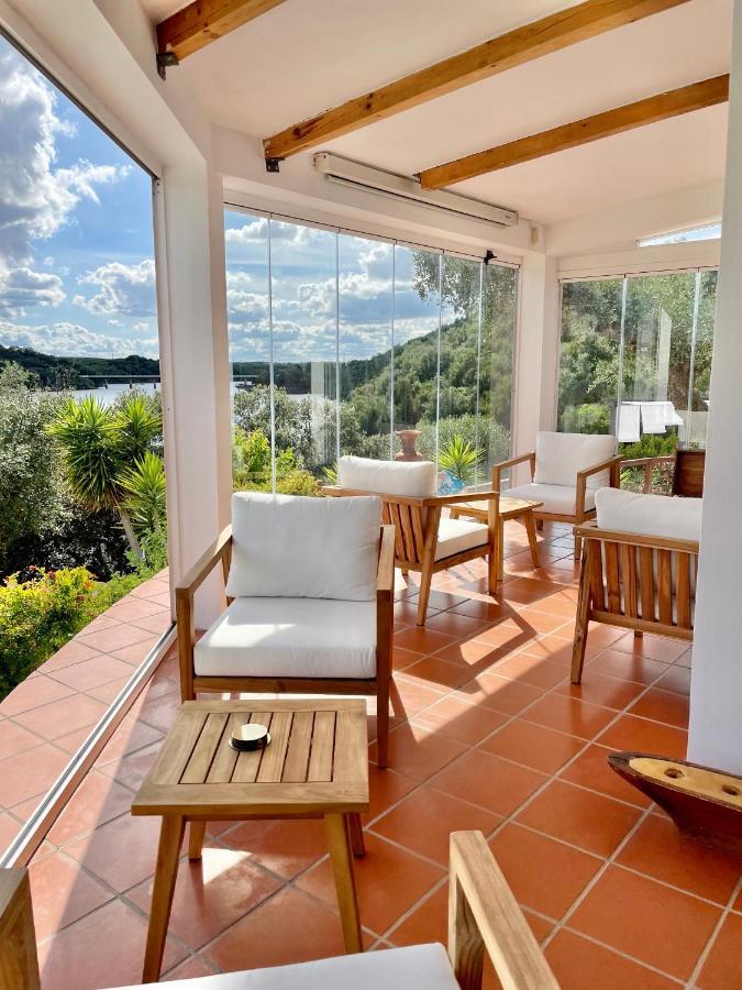 アヴィス Montes De Charme Bed & Breakfast エクステリア 写真