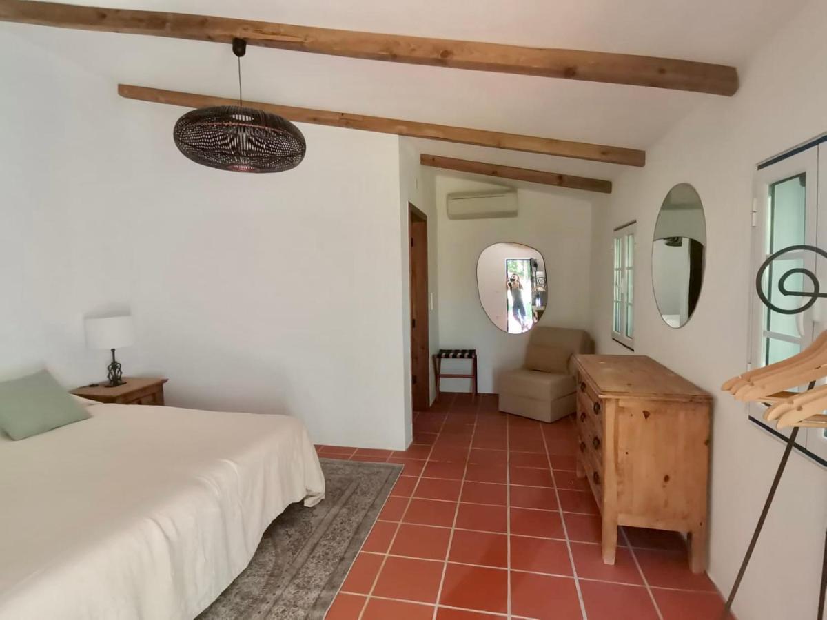 アヴィス Montes De Charme Bed & Breakfast エクステリア 写真